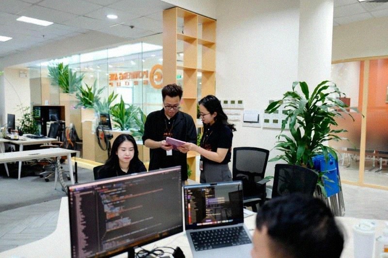What are the best companies for custom software development that focus on AI acceleration 2